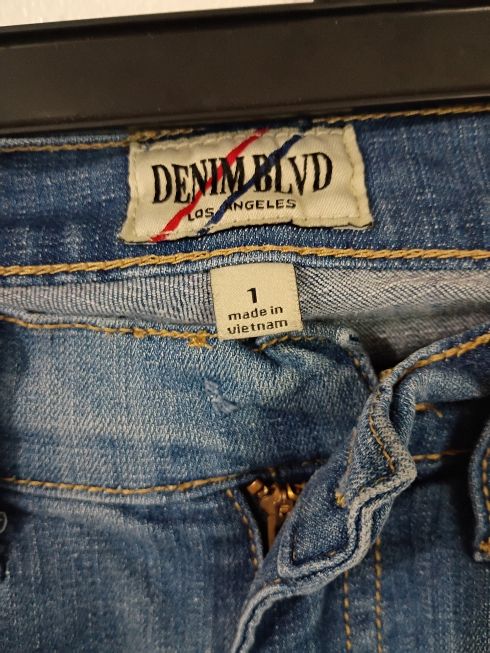 Size 1 Denim Blvd Distressed Skinny Jeans - Picture 3 of 4